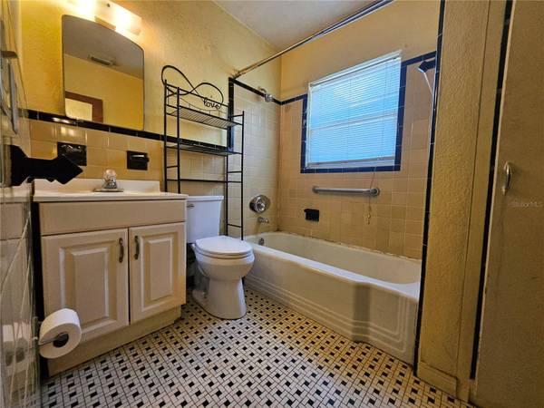 2510 QUEEN ST S, St Petersburg, FL 33712