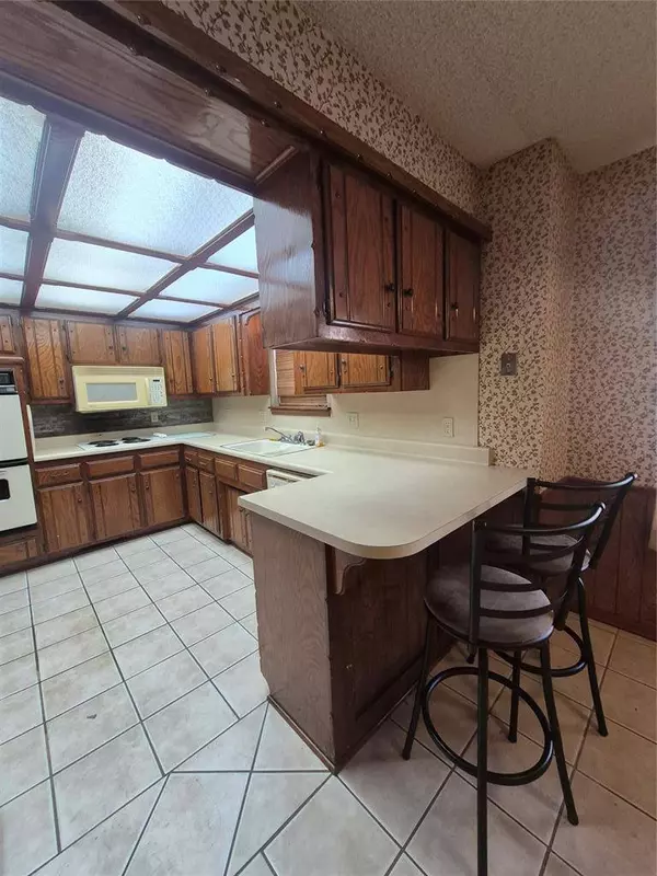 2328 Celina DR, Midwest City, OK 73130