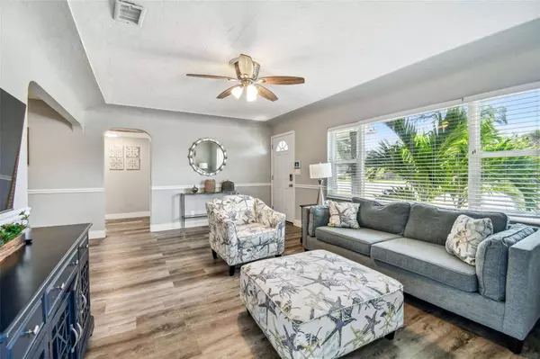 6207 GULFPORT BLVD S, Gulfport, FL 33707