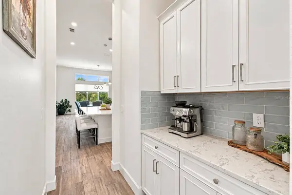 832 MANNS HARBOR DR, Apollo Beach, FL 33572