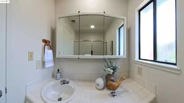 1789 Paseo Laguna Seco, Livermore, CA 94551