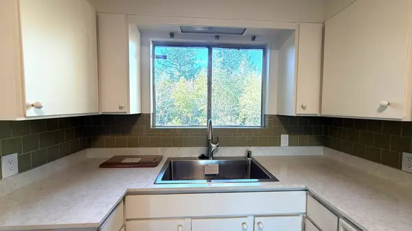 5051 Harrison Grade Rd, Sebastopol, CA 95472