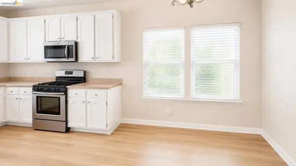 62 W Brookside Dr, Cloverdale, CA 95425