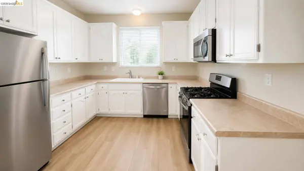 62 W Brookside Dr, Cloverdale, CA 95425