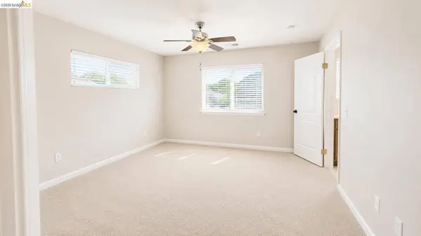 62 W Brookside Dr, Cloverdale, CA 95425