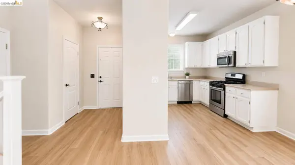 62 W Brookside Dr, Cloverdale, CA 95425