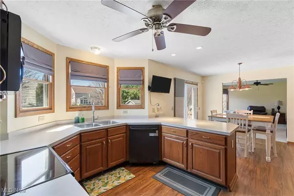 6032 Emerald Lakes DR, Medina, OH 44256