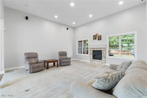 353 Granger RD, Medina, OH 44256