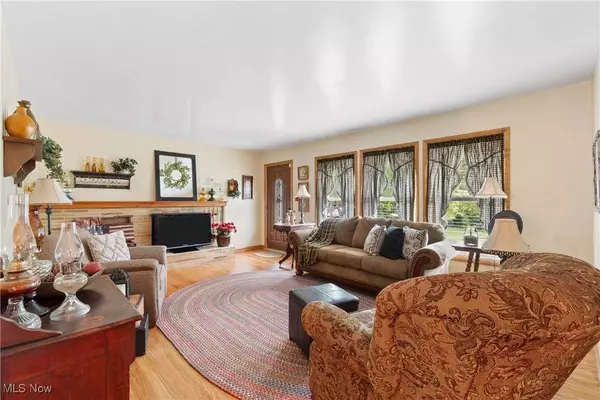 2184 Lynn DR, Akron, OH 44312