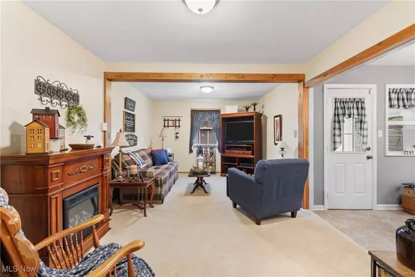 2184 Lynn DR, Akron, OH 44312