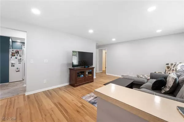 488 Willaman AVE NW, North Canton, OH 44720