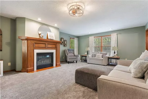 8374 Macthomas AVE NW, North Canton, OH 44720