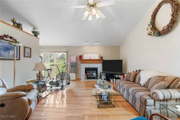 889 Martin RD, Mogadore, OH 44260