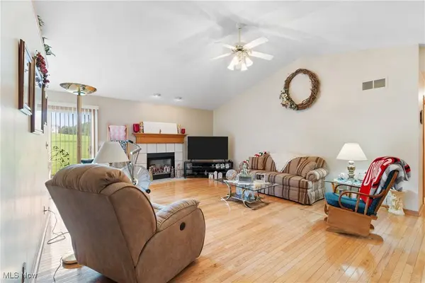 889 Martin RD, Mogadore, OH 44260