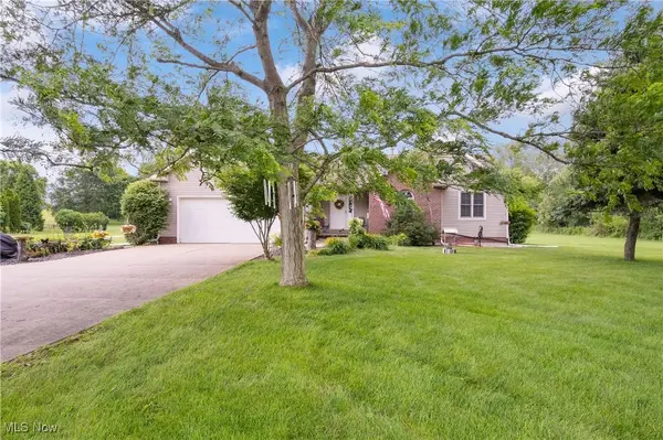 889 Martin RD, Mogadore, OH 44260