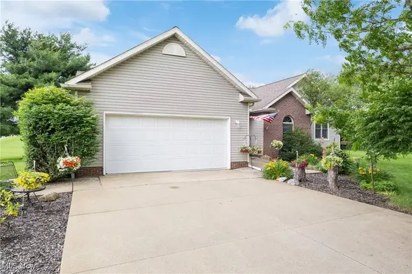 889 Martin RD, Mogadore, OH 44260