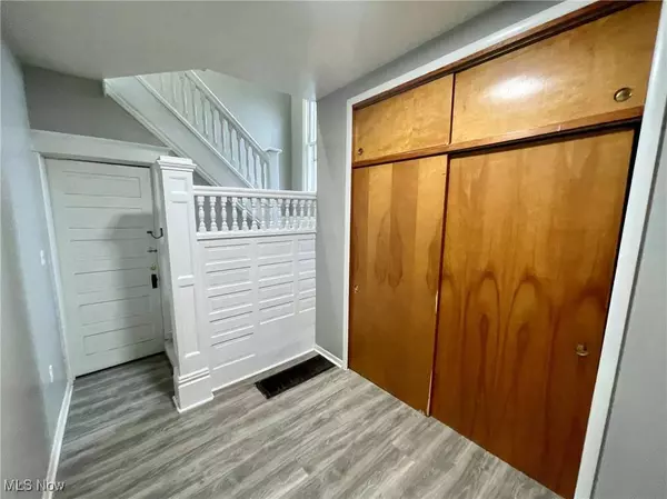 18 Oakdale AVE, Akron, OH 44302