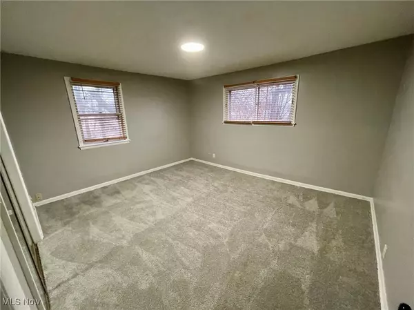 18 Oakdale AVE, Akron, OH 44302