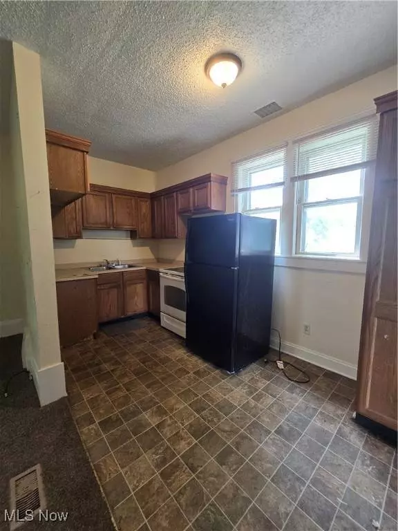 1220 Moore ST, Akron, OH 44301