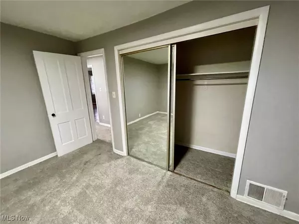 18 Oakdale AVE, Akron, OH 44302