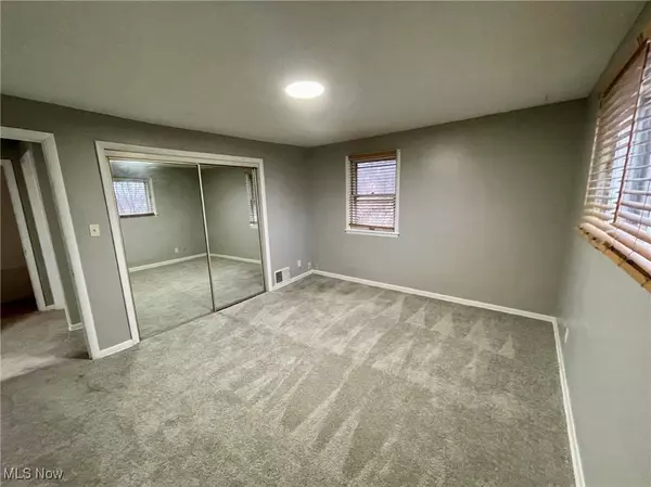 18 Oakdale AVE, Akron, OH 44302