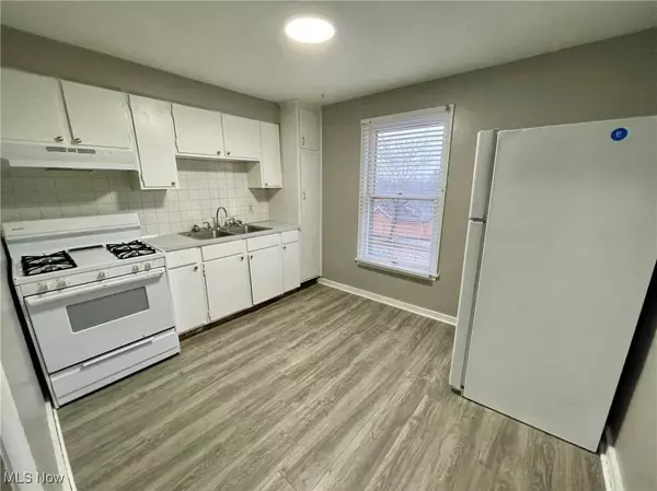 18 Oakdale AVE, Akron, OH 44302