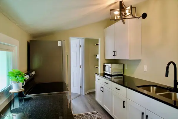 918 Pitkin AVE, Akron, OH 44310