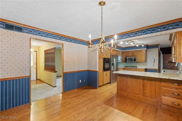 120 Vineyard WAY, Doylestown, OH 44230