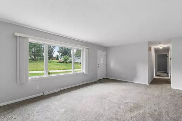 1367 Cherry LN, Uniontown, OH 44685