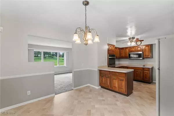 1367 Cherry LN, Uniontown, OH 44685