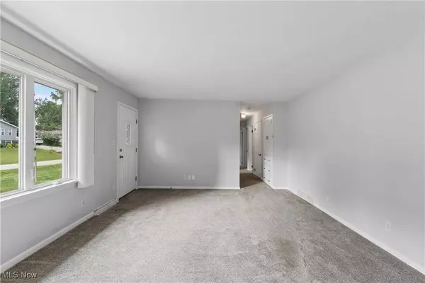 1367 Cherry LN, Uniontown, OH 44685