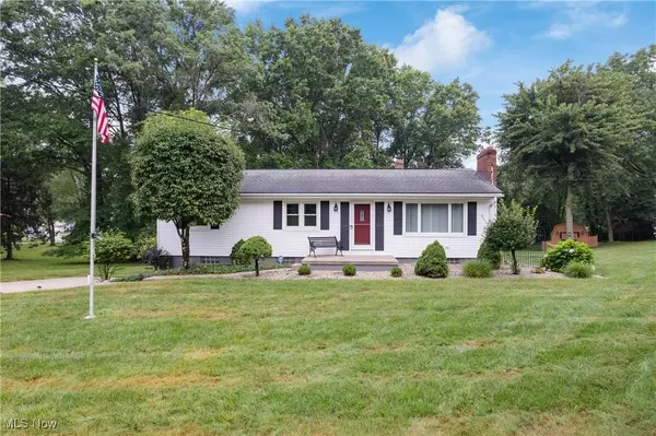 1367 Cherry LN, Uniontown, OH 44685