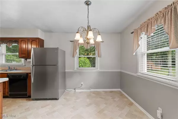 1367 Cherry LN, Uniontown, OH 44685