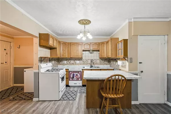 1551 Glenmount AVE, Akron, OH 44301