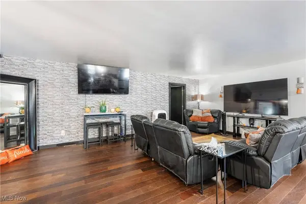 788 N Oakwood DR, Akron, OH 44312