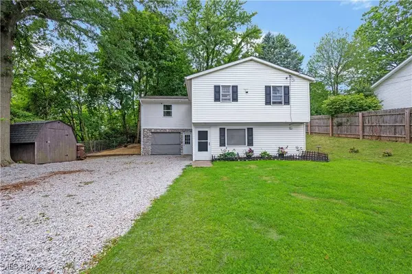 788 N Oakwood DR, Akron, OH 44312