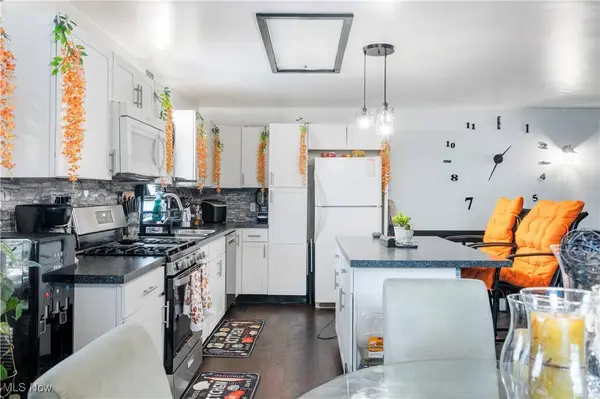 788 N Oakwood DR, Akron, OH 44312