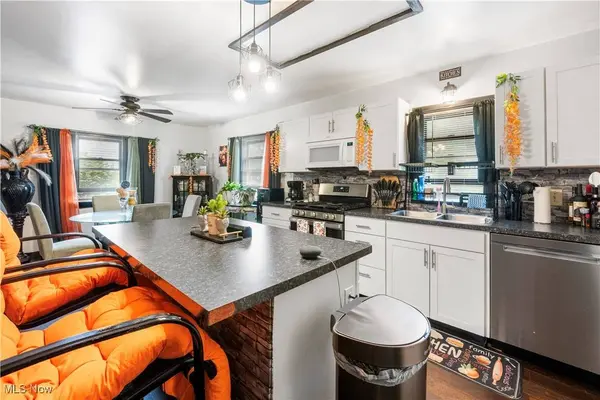 788 N Oakwood DR, Akron, OH 44312