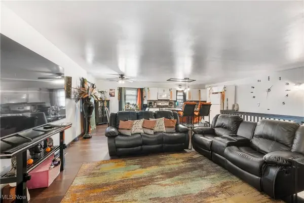 788 N Oakwood DR, Akron, OH 44312