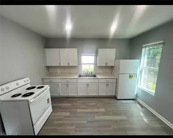 1048 Ackley ST, Akron, OH 44306