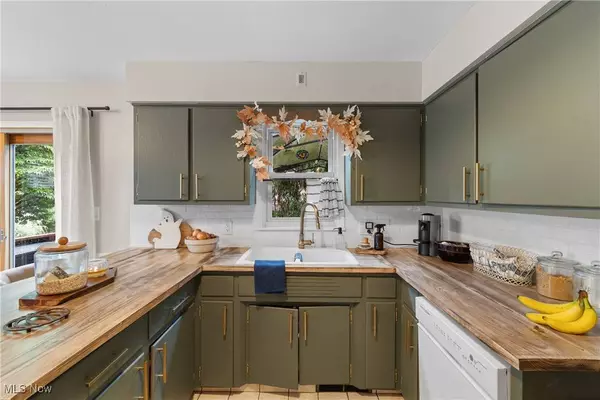 690 Saint Clair AVE, Barberton, OH 44203