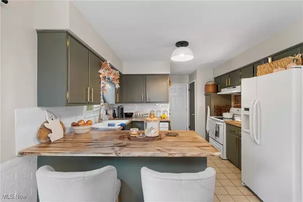 690 Saint Clair AVE, Barberton, OH 44203