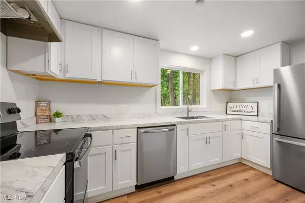 427 Kathleen ST, Akron, OH 44303