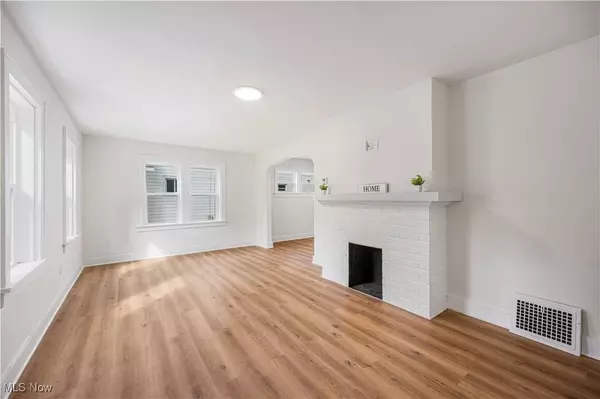 427 Kathleen ST, Akron, OH 44303