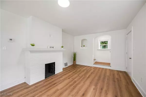 427 Kathleen ST, Akron, OH 44303