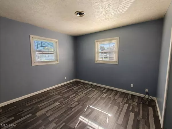 2215 Willowrow AVE NE, Canton, OH 44705