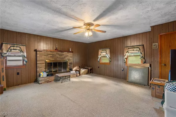 19043 Shifferly RD, North Lawrence, OH 44666