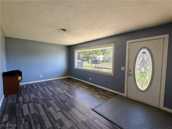 2215 Willowrow AVE NE, Canton, OH 44705