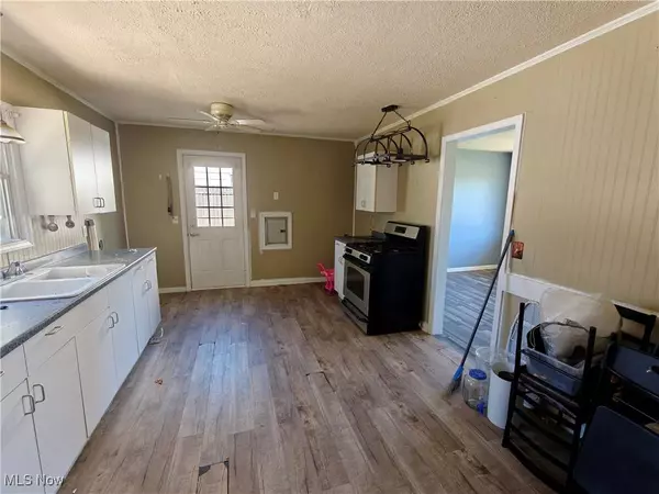 2215 Willowrow AVE NE, Canton, OH 44705