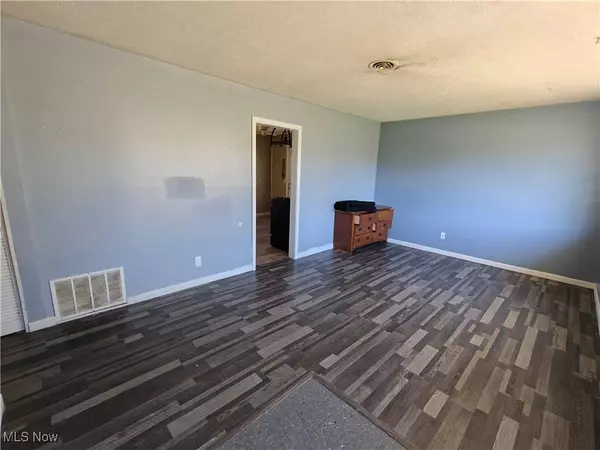 2215 Willowrow AVE NE, Canton, OH 44705